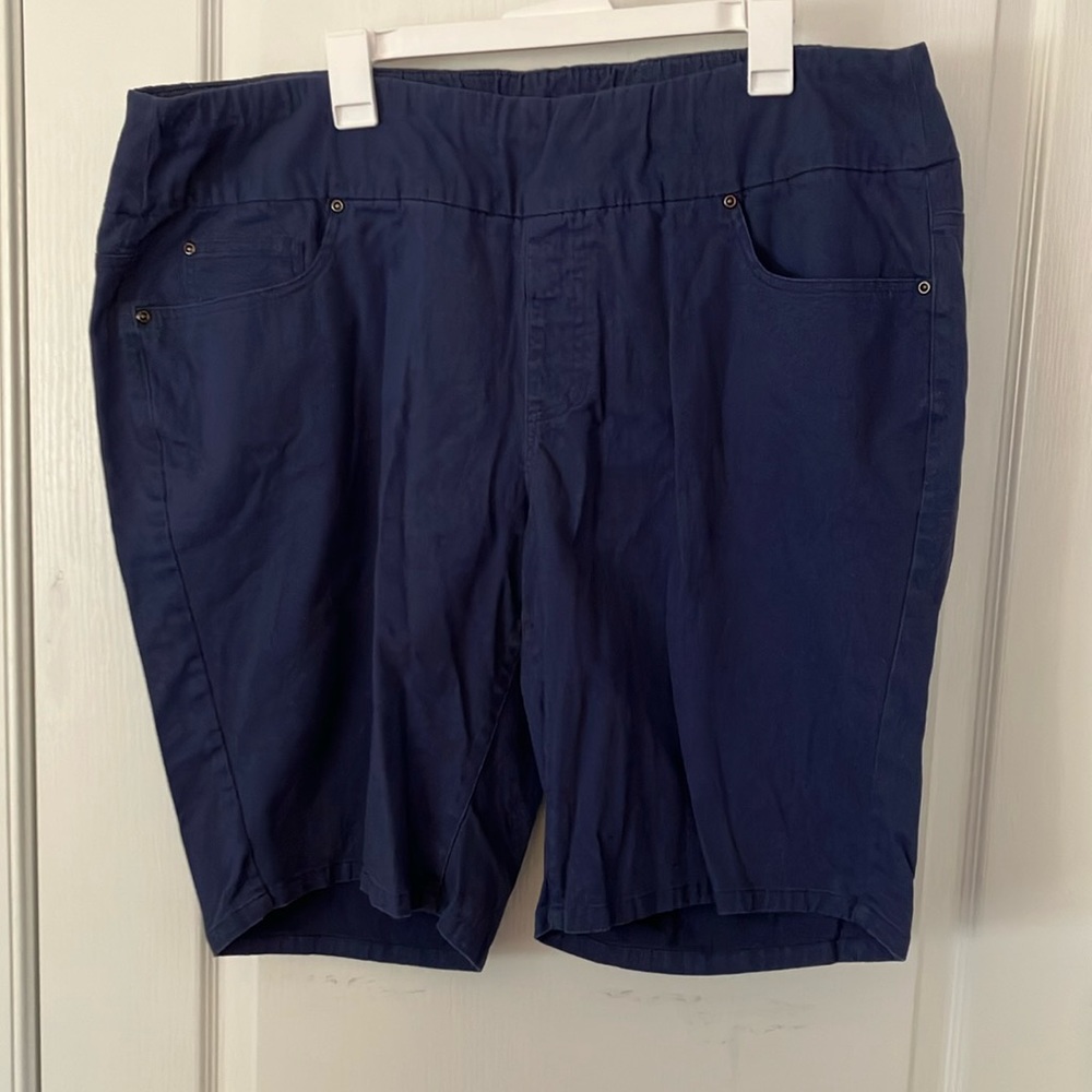 Like New soft stretch twill five pocket all elastic waist size 22